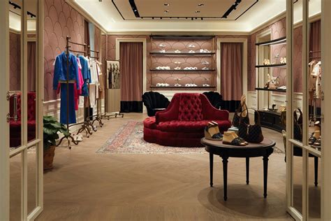 firme cassaforte gucci napoli|Gucci riapre a Napoli: in via dei Mille con uno store a 3 piani.